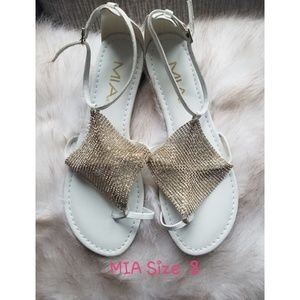 ALMOST NEW MIA white sandals